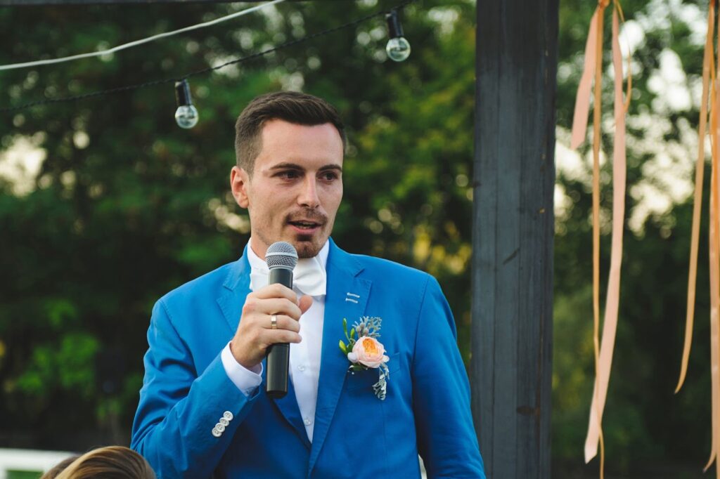 groom speech mic