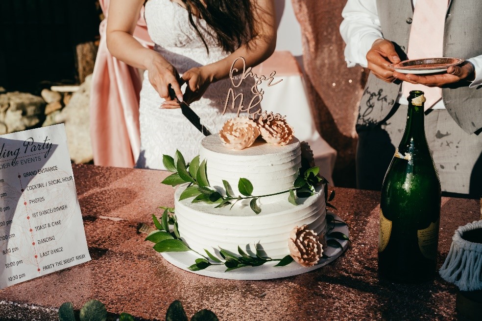 wedding cake table